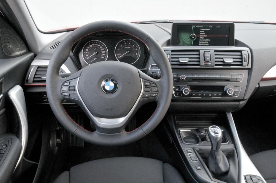  BMW 118i Sport Line 2011 года  (фото 36 из 185)